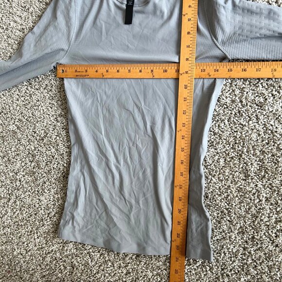 Lululemon Women's Sz XS Seamless Long Sleeve Crew Neck Top - Picture 6 of 7